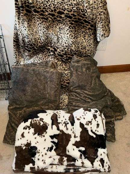 Four fleece animal print throws image