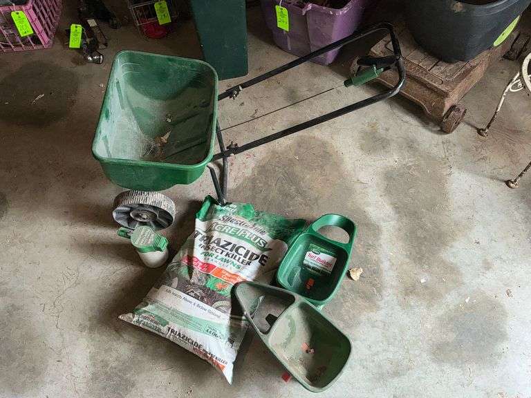 Scotts spreader/seeder, image