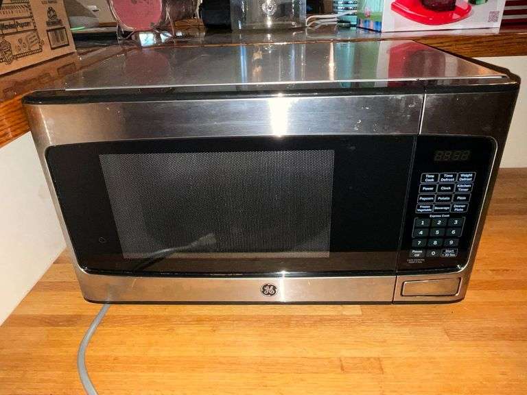GE 950 watt microwave image