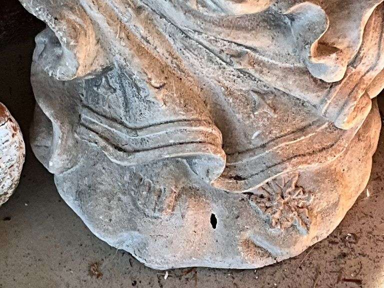 Angel, missing thumbs and concrete cherub image