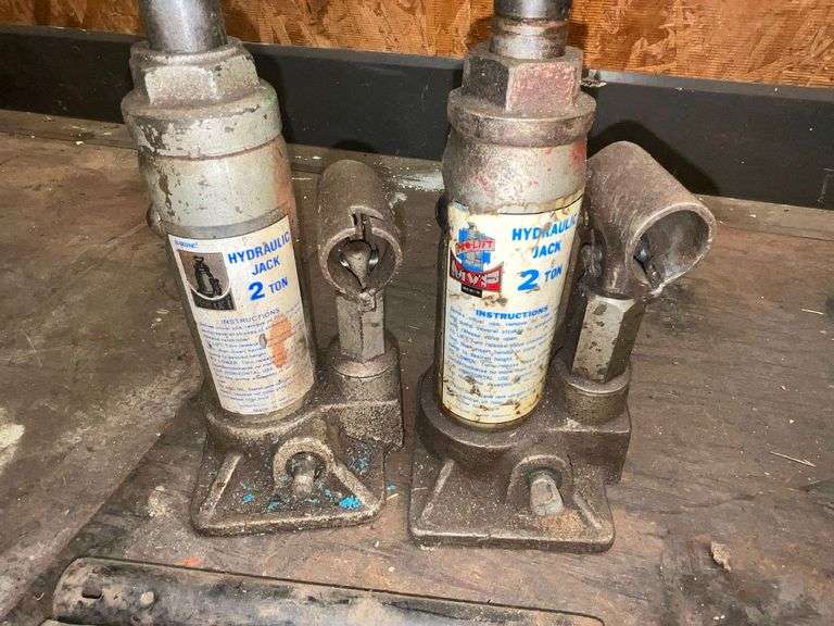 Pair of 2-ton bottle jacks