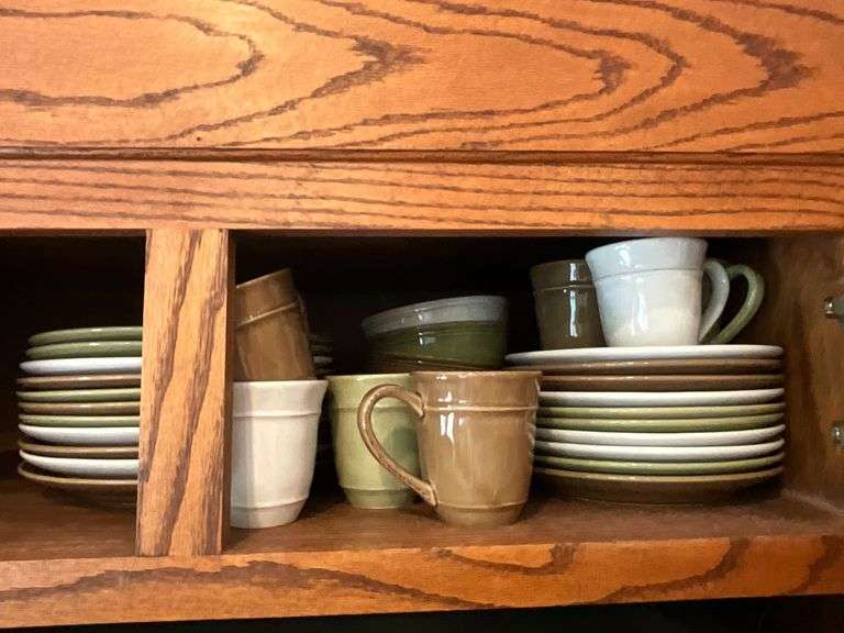 Stoneware dish set, some with damage image