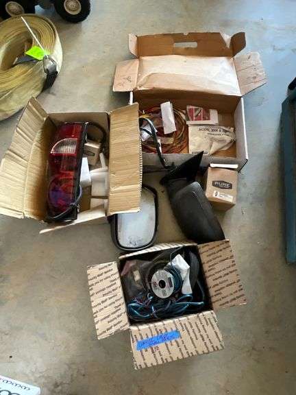 Electrical lights, mirrors, harnesses, light accessories image