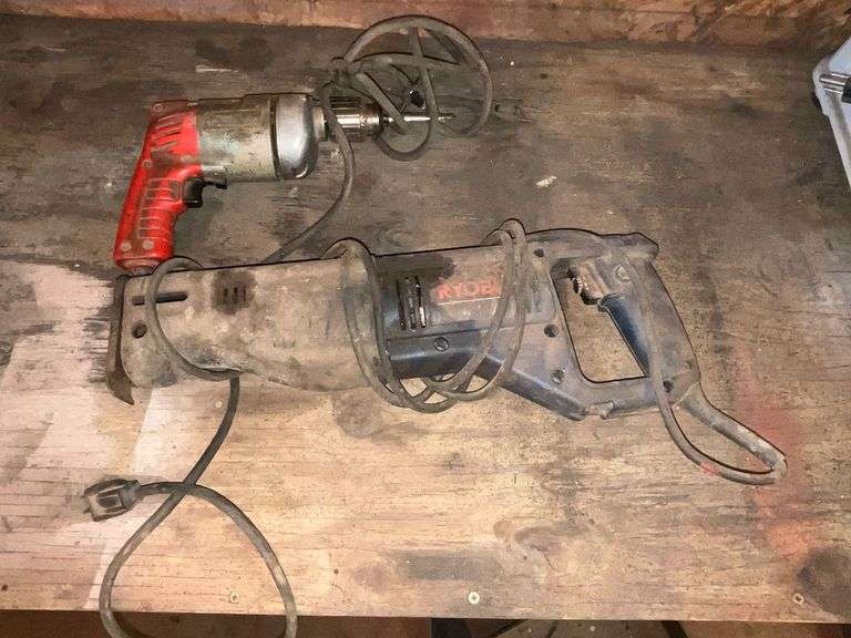 Milwaukee 3/8" reversible drill image