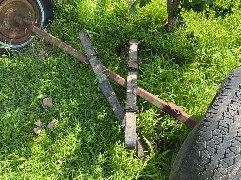 Pair of axles, pair of leaf springs image