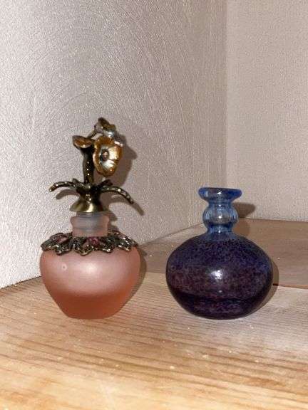 Pair of perfume bottles, hummingbird and Boda (no stopper)