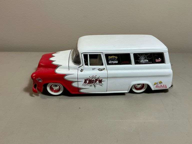 1957 Chevrolet Suburban die cast image