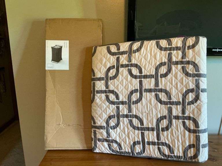 Folding laundry hamper image