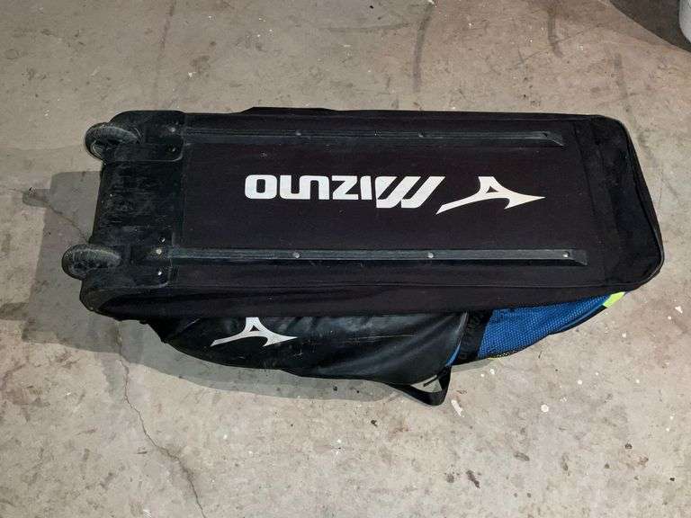 Mizuno Samurai rolling ball bag