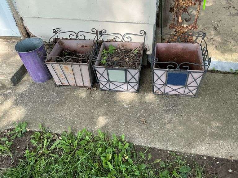 3 wire planters image