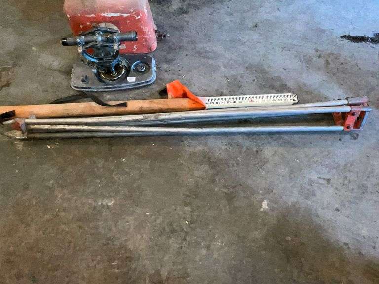 David White Model 8300 transom, tripod and story pole