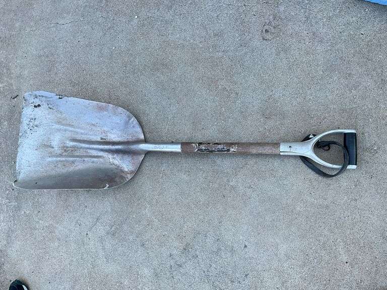 Aluminum scoop shovel image