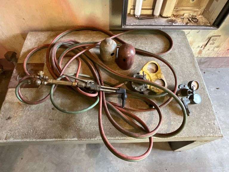 Victor cutting torch set, hoses, gauges image