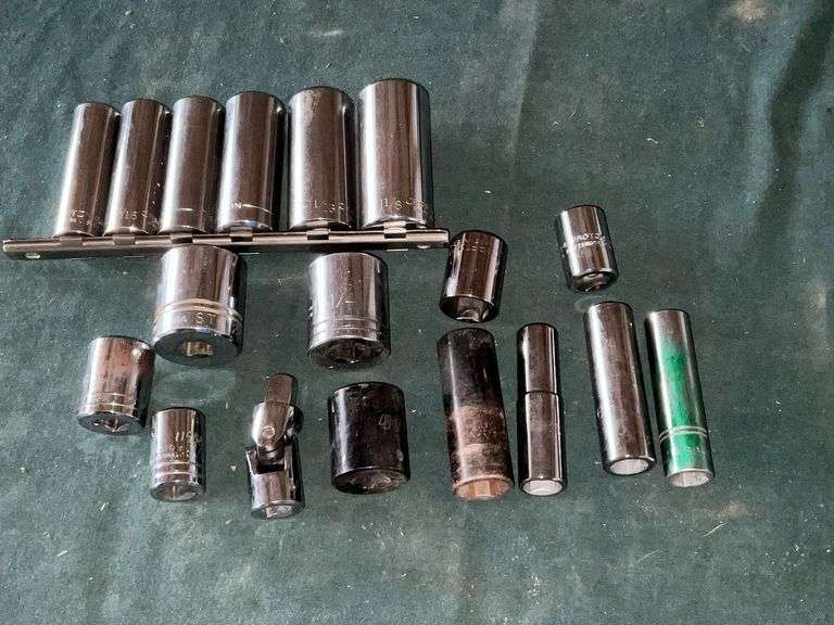 Craftsman 1/2" drive deep well up to 1 1/8" sockets image