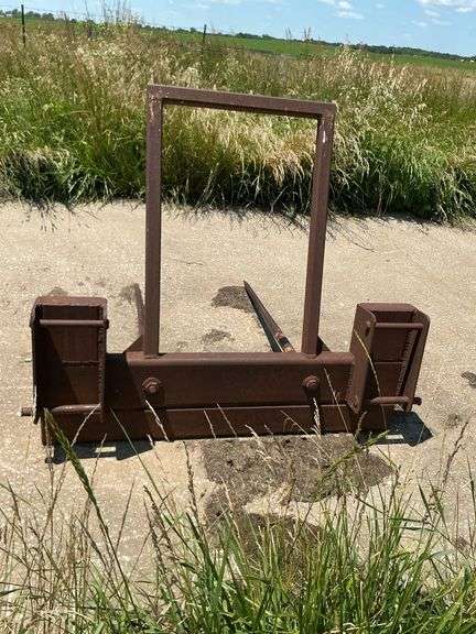 Bale spear for front end loader image