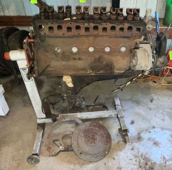 6 cylinder Ford motor image