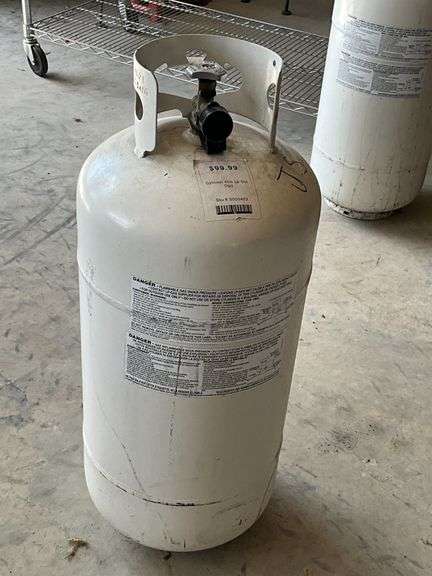 40 lb. propane tank, full. image