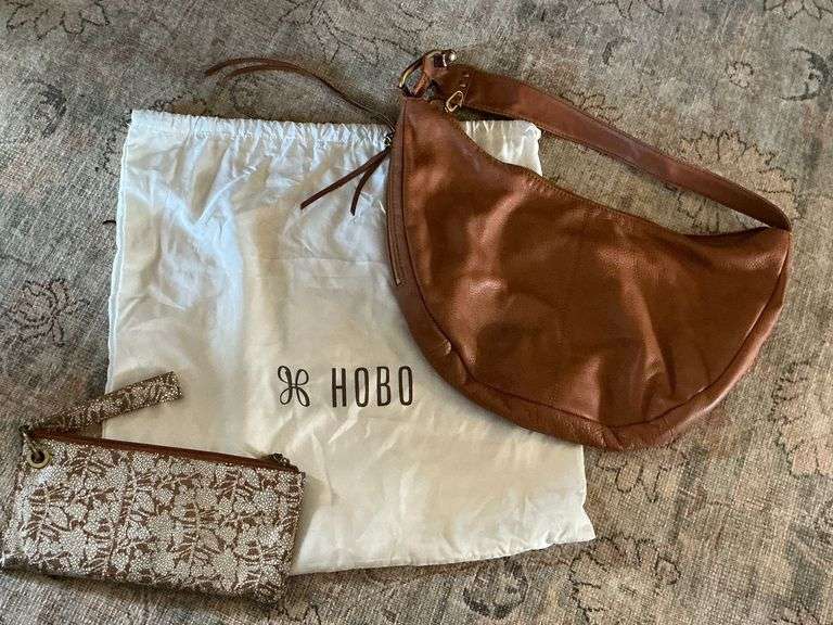 Hobo leather purse with dust cover image
