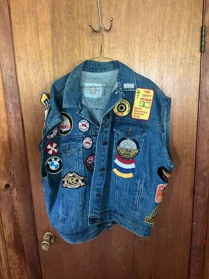 Veneza denim vest with patches image