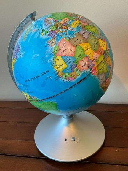 Brainstorm Ltd. Light-up globe image