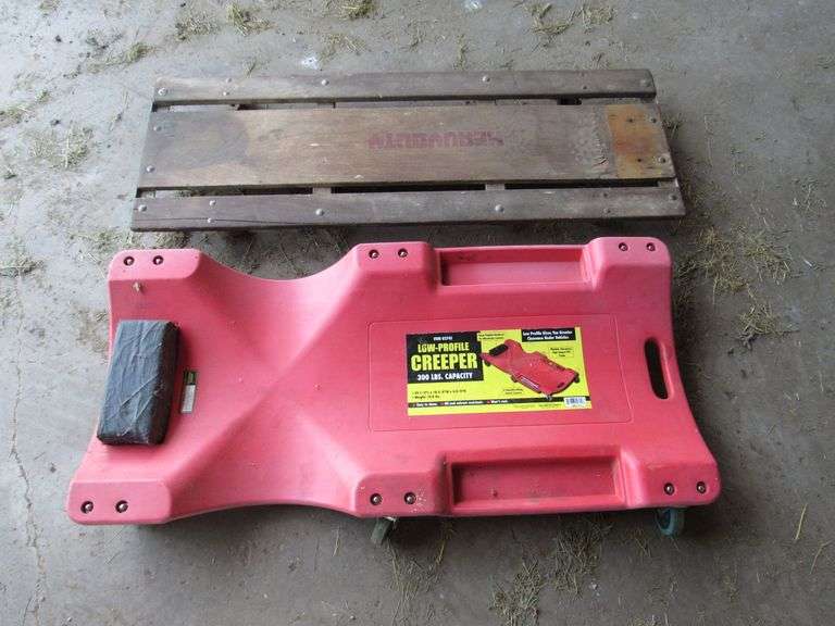 Harbor Freight 300 lb. capacity creeper image