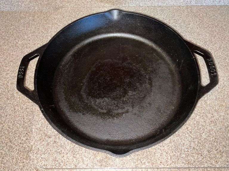 Lodge 10 SKL two-handled skillet image