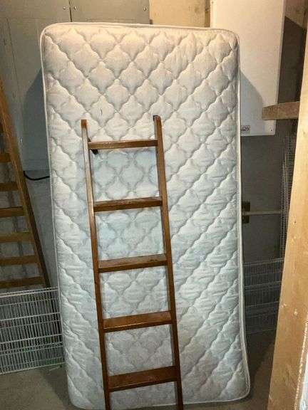 Twin size mattress image