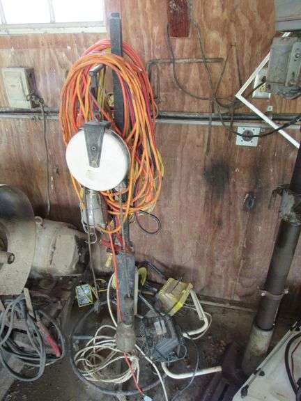 Assortment of extension cords, trouble lights, light stands, stand image