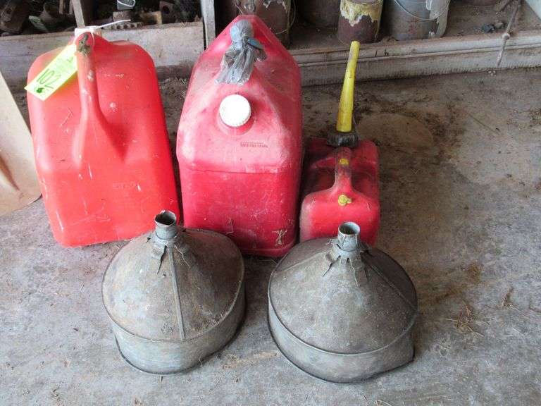 Gas cans up to 5 gallon image