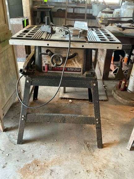 Skil Saw 10" table saw on stand image