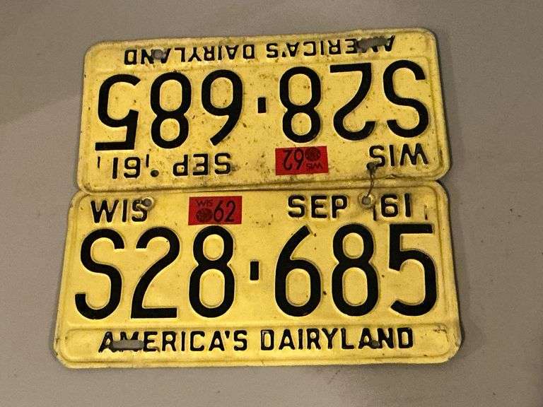 Pair of matching Wisconsin license plates image