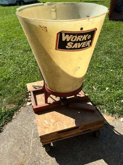 Wikomi Work Saver 3-point hitch pto driven seeder, no lid image