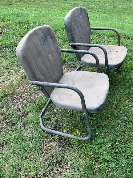 2 metal lawn chairs