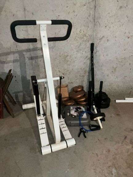 Stepper machine, weights, hand grippers image