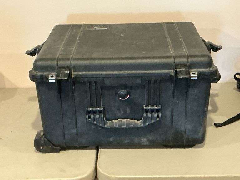 Plastic case with eggshell lining in bottom with wheels image
