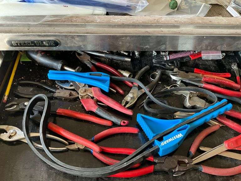 Pliers, oil filter wrenches, side cutters, etc. image