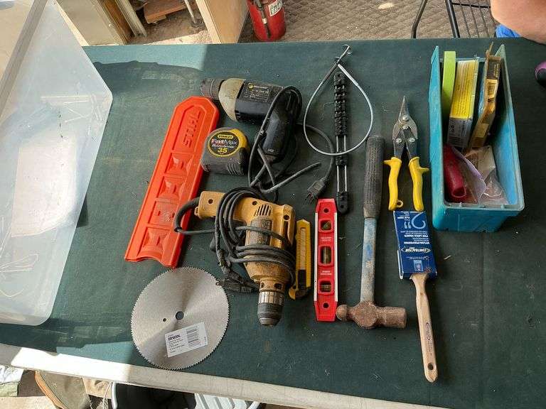 DeWalt drill DW106, Black & Decker drill, level image