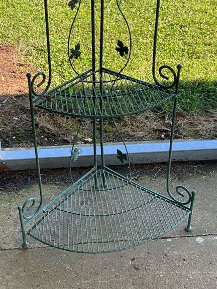 Metal folding corner shelf