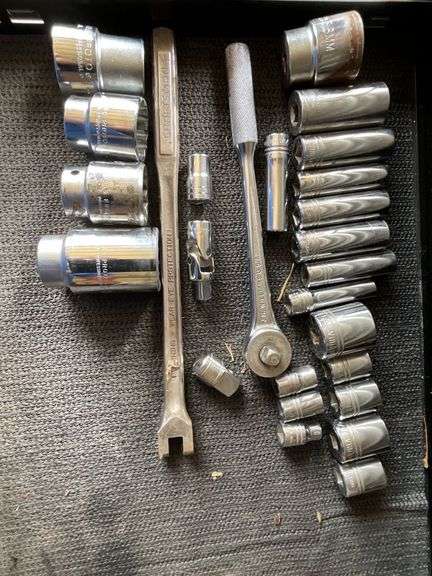 Ratchet and sockets, 1/2" drive and 3/4" sockets image