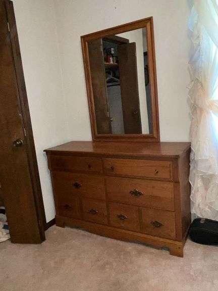 Six-drawer dresser with mirror image