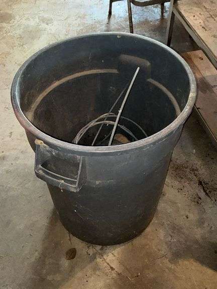 1/4" cable, plastic trash can image