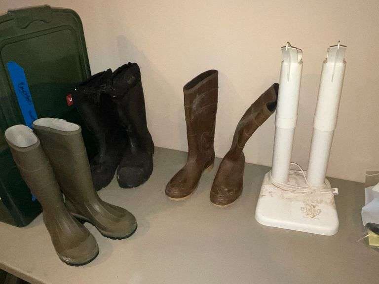 Rubber boots, size 8 and 11, boot dryer image