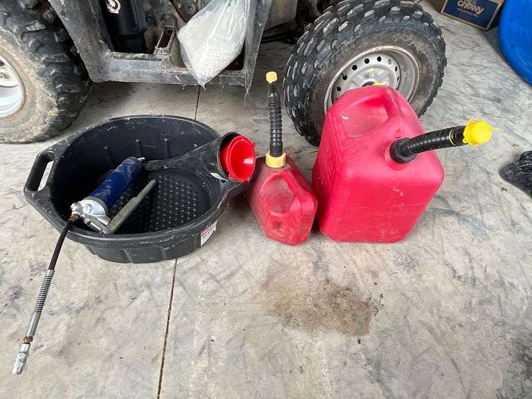 Assortment of gas cans, up to 5 gallons image
