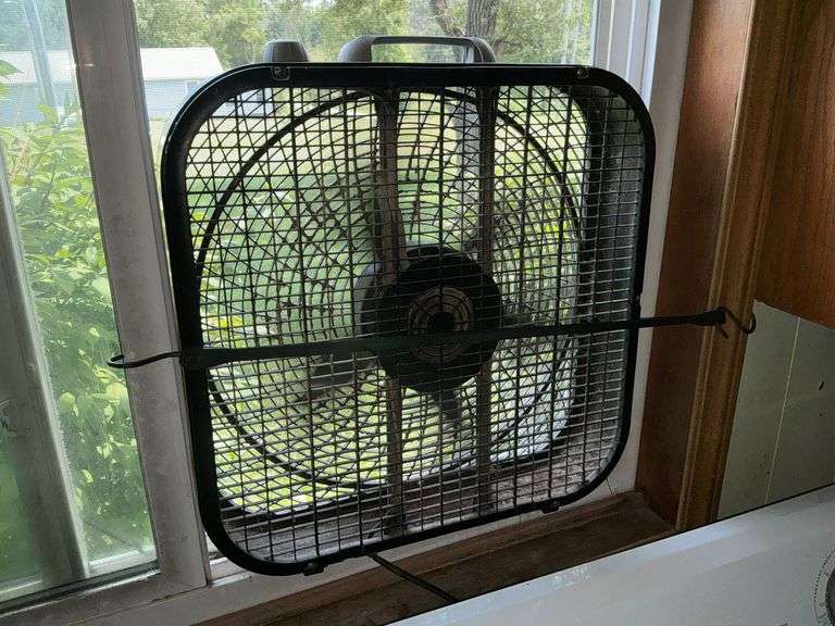 Box fan, working condition. image