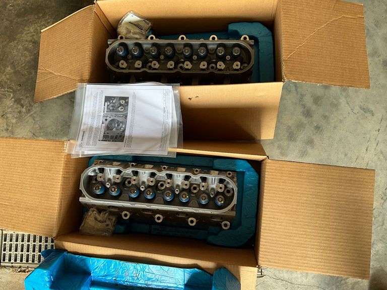 Pair of GM aluminum heads casting No. 1262, 1771 image