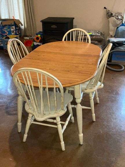 Kitchen table with one leaf and 4 chairs image