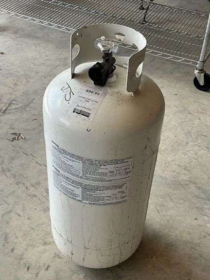 40 lb. propane tank, full. image