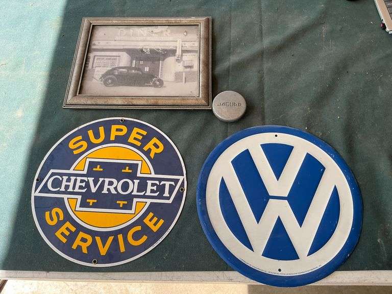Porcelain enamel Chevrolet sign image