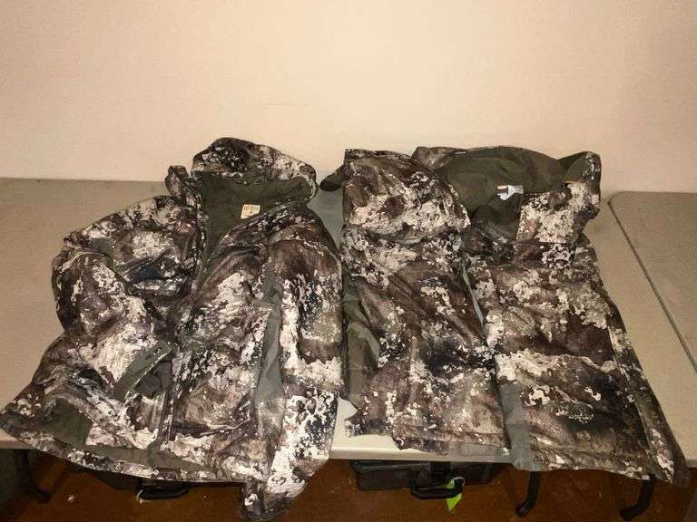 Red Head XL bone dry insulated bibs and coat image