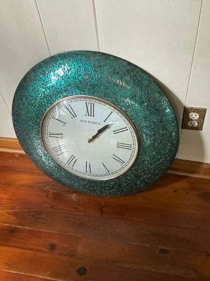 Old World wall clock, battery-operated image